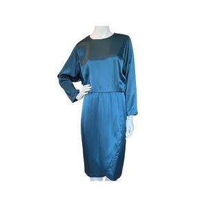 Vintage bat wing dress. Size 6-8.